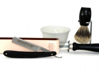 Rasiermesser Set Angebot mit DOVO Rasiermesser und Dachshaar Rasierpinsel